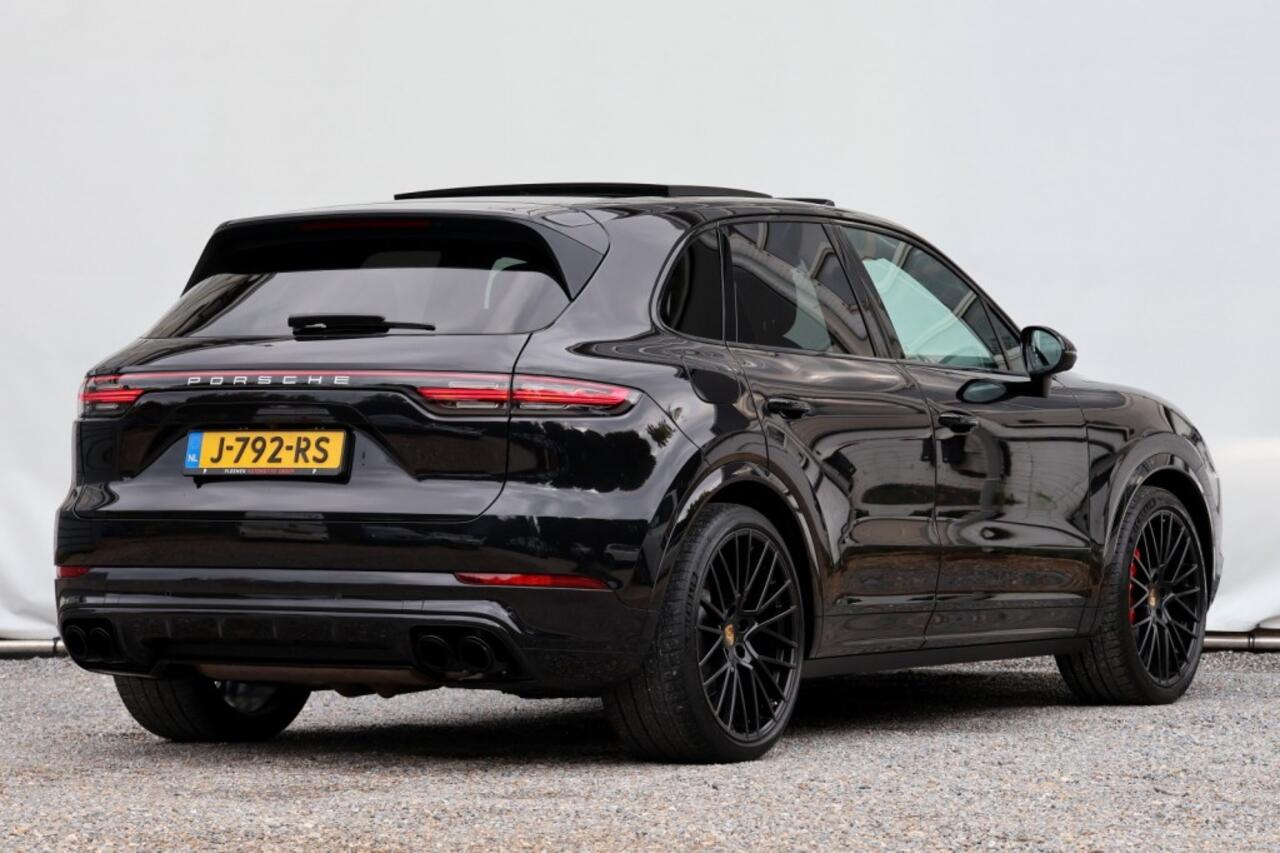 Porsche CAYENNE 3.0 E-Hybrid - 462 pk **Sport Chrono Plus / Pano / BOSE