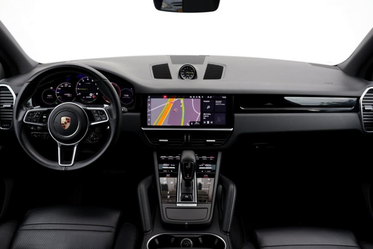 Porsche CAYENNE 3.0 E-Hybrid - 462 pk **Sport Chrono Plus / Pano / BOSE