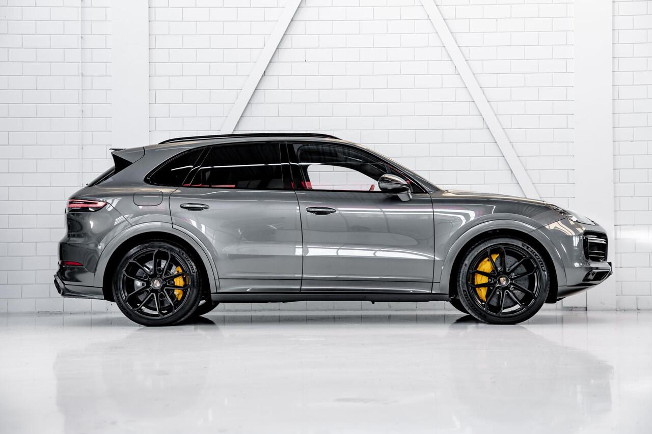 Porsche CAYENNE 4.0 Turbo S E-Hybrid l Capristo l Sport Design l Entertainment