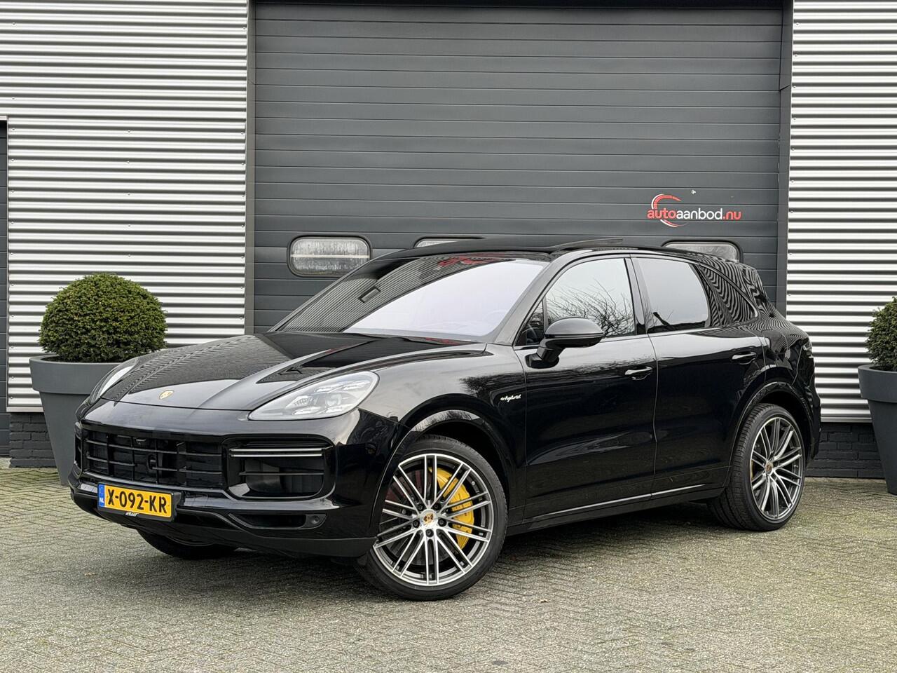 Porsche CAYENNE 4.0 Turbo S E-Hybrid 680 PK | Keramische Remmen | Panoramadak | Head-Up Display | 360* Camera | Carbon | Elektrische Trekhaak |