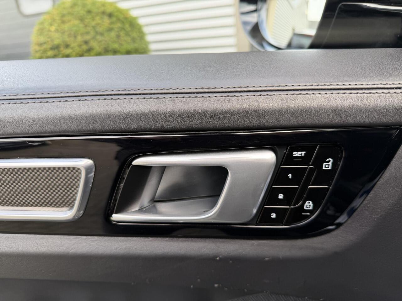 Porsche CAYENNE 4.0 Turbo S E-Hybrid 680 PK | Keramische Remmen | Panoramadak | Head-Up Display | 360* Camera | Carbon | Elektrische Trekhaak |