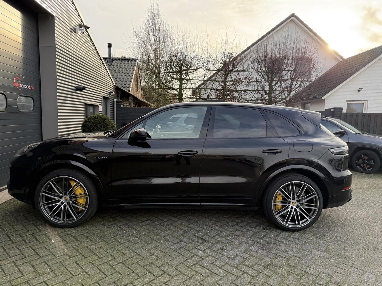 Porsche CAYENNE 4.0 Turbo S E-Hybrid 680 PK | Keramische Remmen | Panoramadak | Head-Up Display | 360* Camera | Carbon | Elektrische Trekhaak |