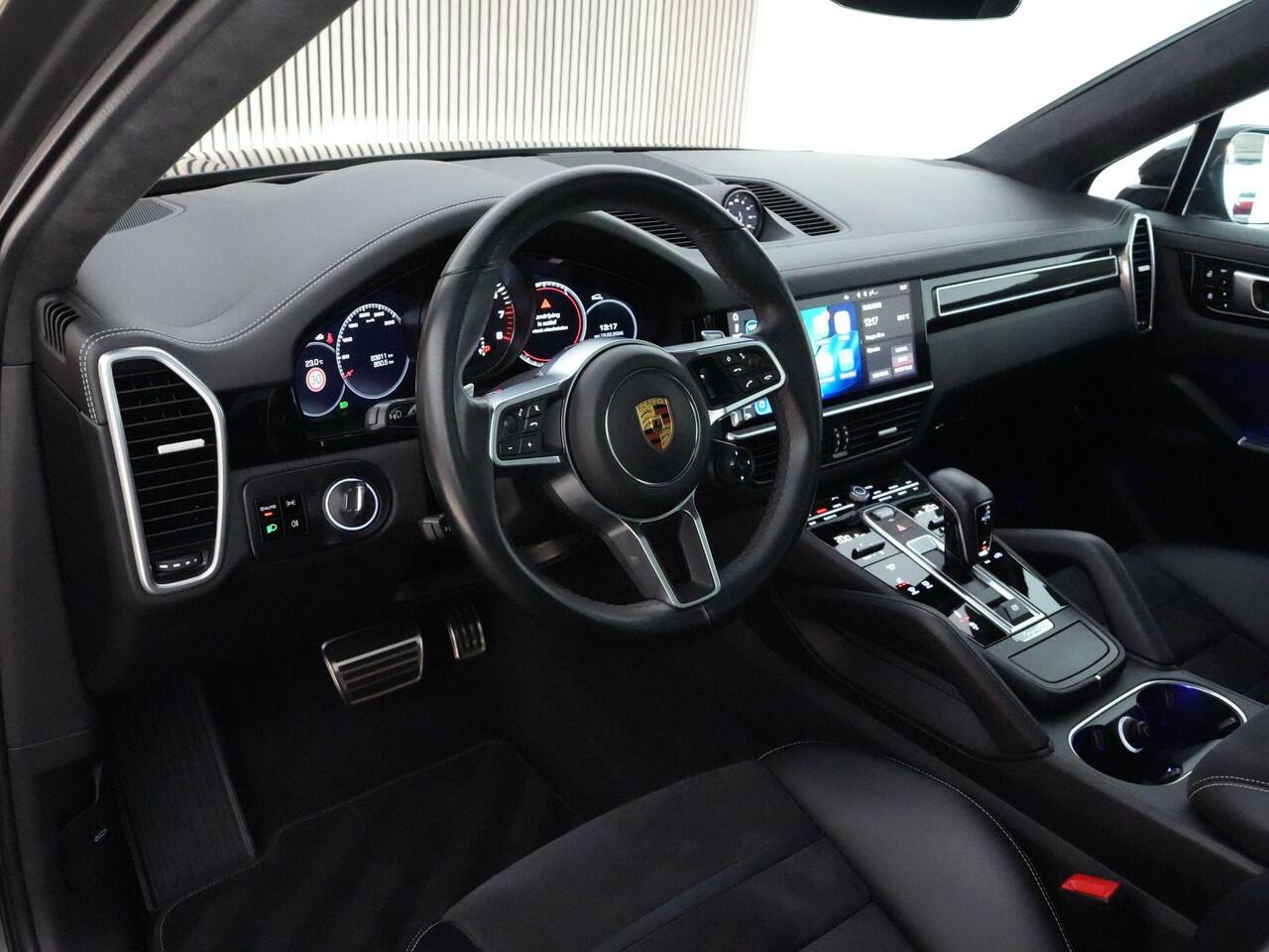 Porsche CAYENNE Coupé GTS 4.0 460pk |dealer onderhouden|Approved 2028|pano|carbon ext|matrix LED|chrono|sport design|Bose|18-voudig|HUD|memory|360 camera|Apple Carplay|blind spot|21"|