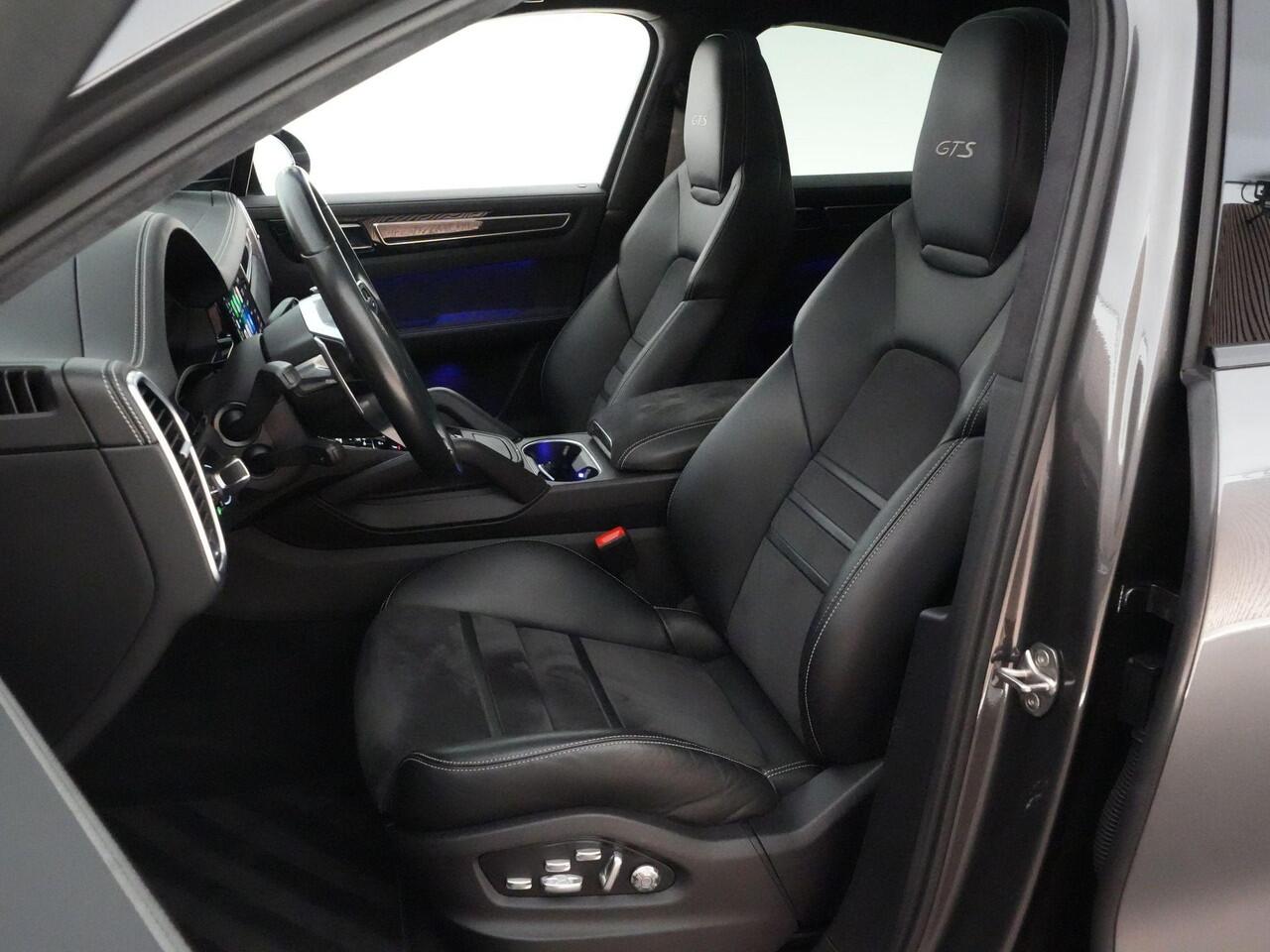 Porsche CAYENNE Coupé GTS 4.0 460pk |dealer onderhouden|Approved 2028|pano|carbon ext|matrix LED|chrono|sport design|Bose|18-voudig|HUD|memory|360 camera|Apple Carplay|blind spot|21"|