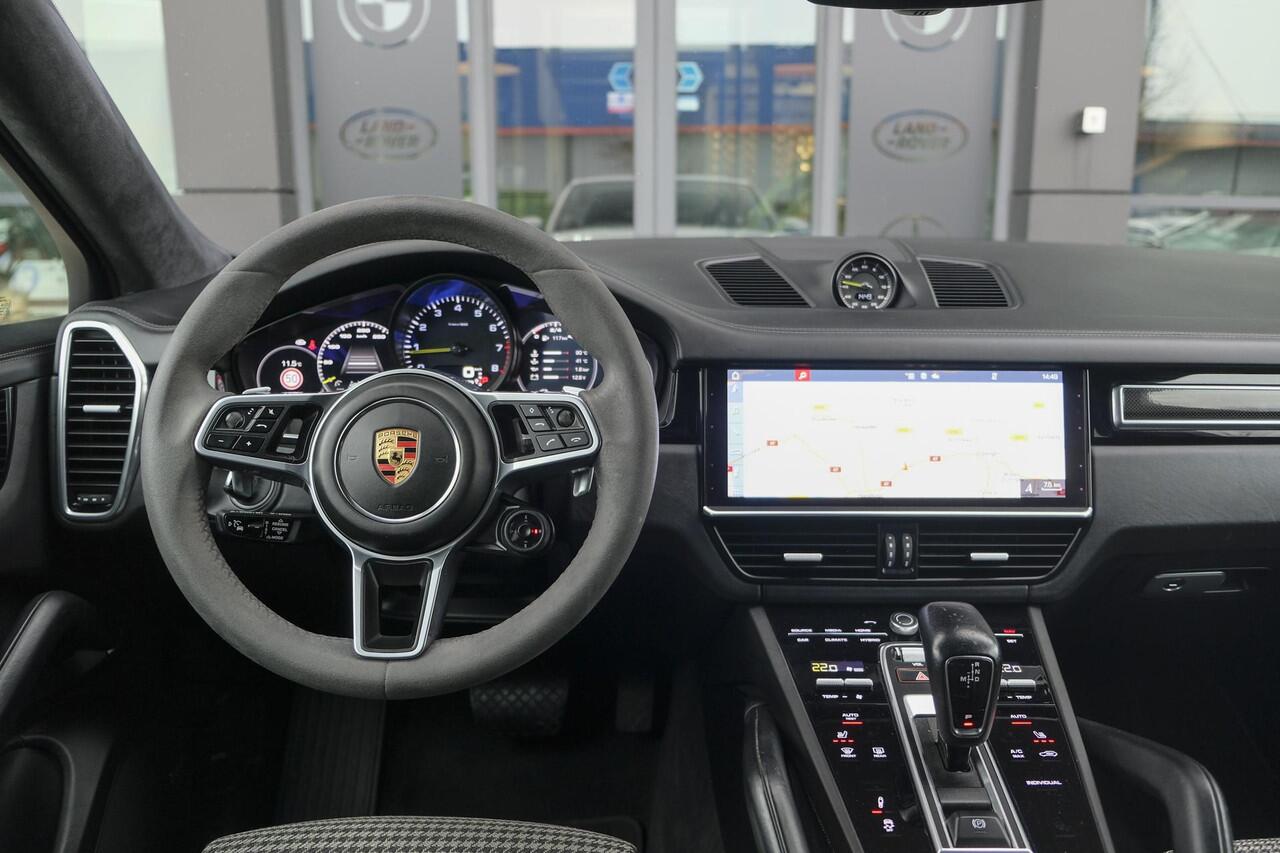 Porsche CAYENNE Coupé 3.0 E-Hybrid 462PK Krijtgrijs SportDesign Luchtvering Lightweight Package Carbon Dak 4-wielsturing NLauto