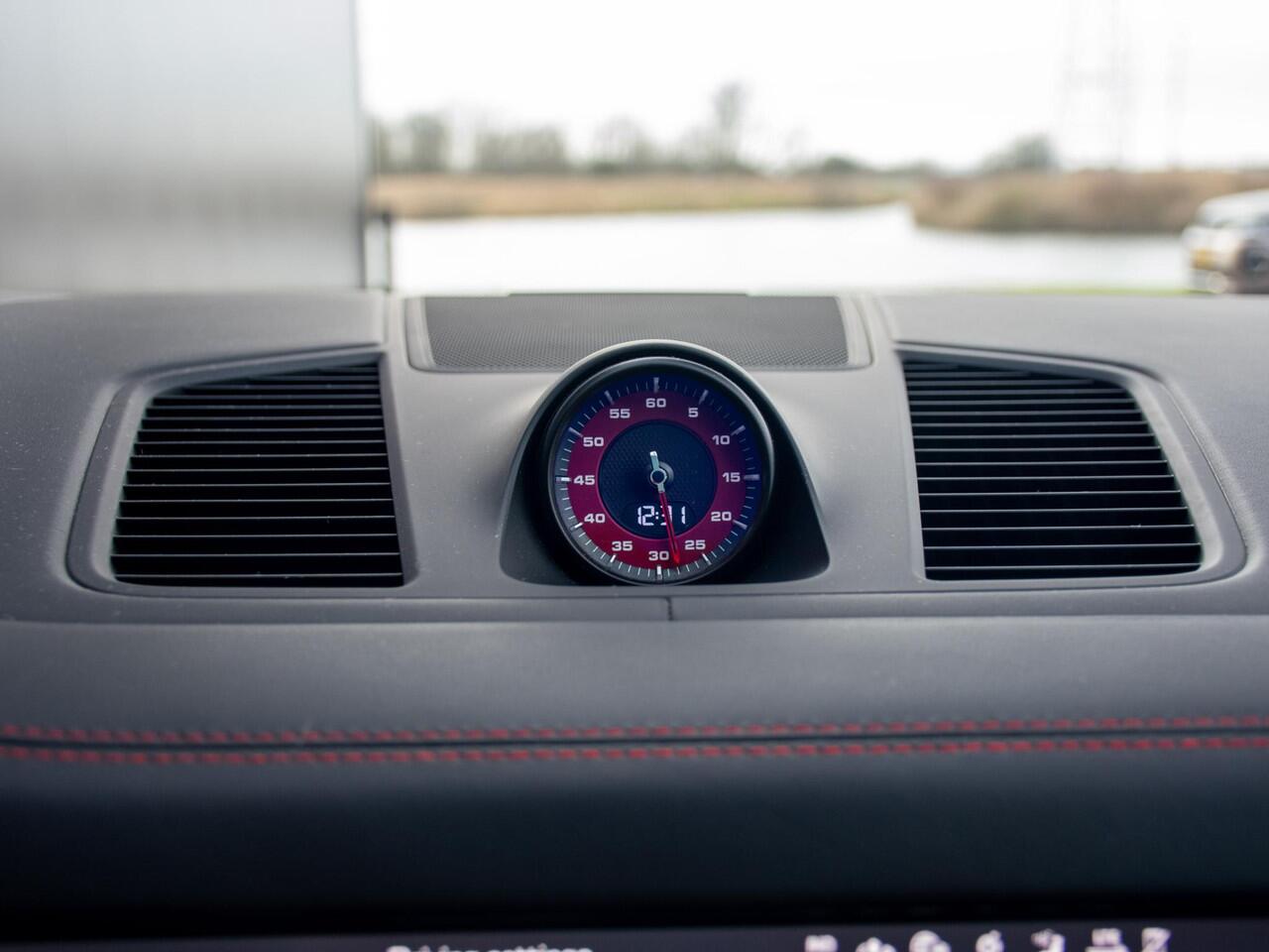 Porsche CAYENNE Coupé 4.0 GTS | Adapt. stoelen | Head-up | Chrono | 360 Camera | Meesturende achter-as | GTS