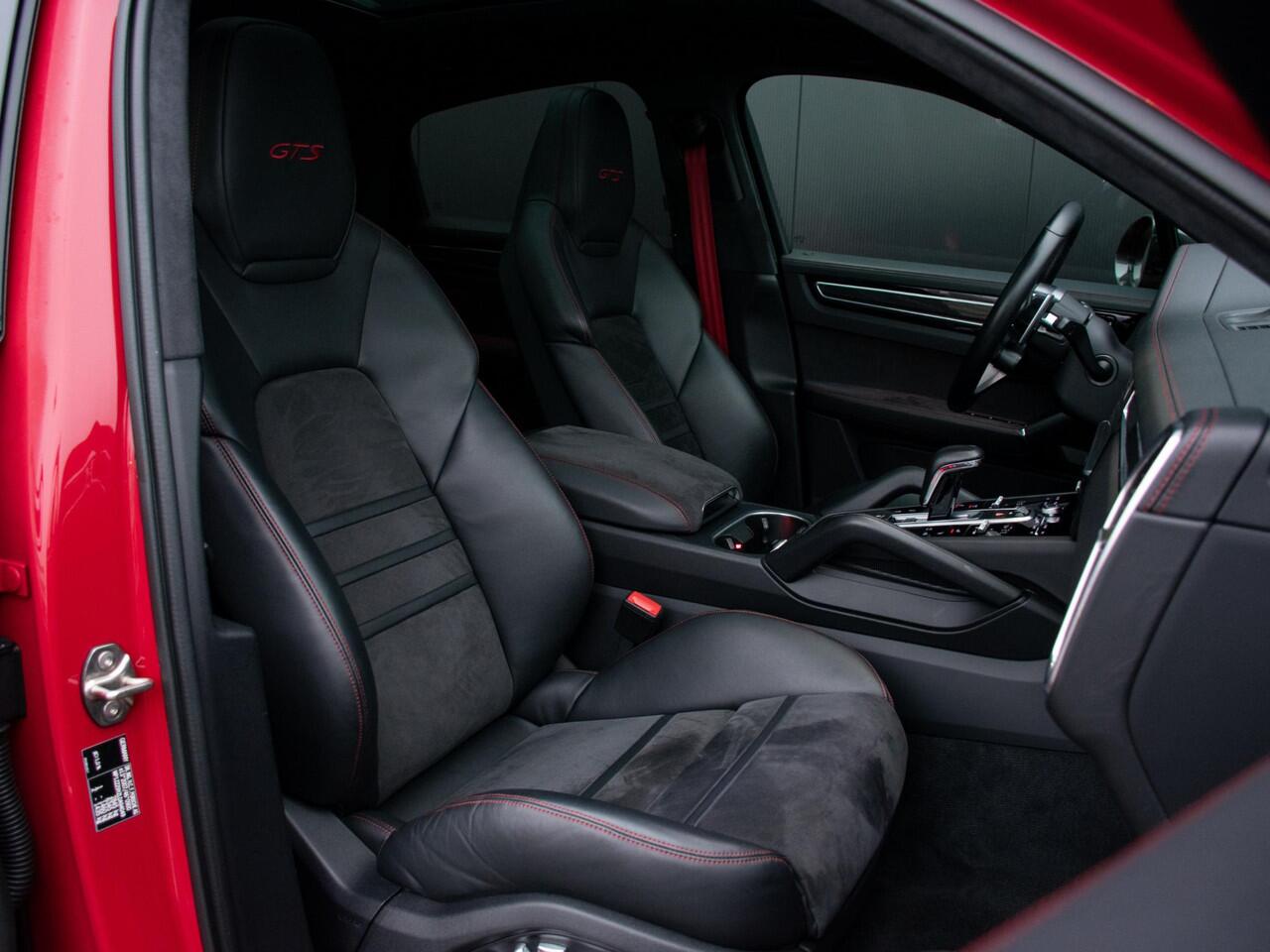 Porsche CAYENNE Coupé 4.0 GTS | Adapt. stoelen | Head-up | Chrono | 360 Camera | Meesturende achter-as | GTS