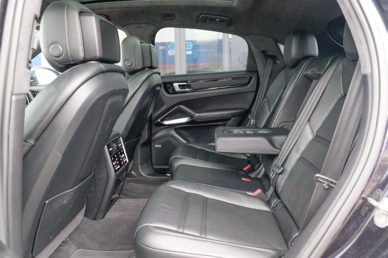 Porsche CAYENNE Coupé 4.0 V8 Turbo S 680pk E-Hybrid Panoramadak Keramisch *BTW* Massage Trekhaak Stoelkoeling Luchtvering