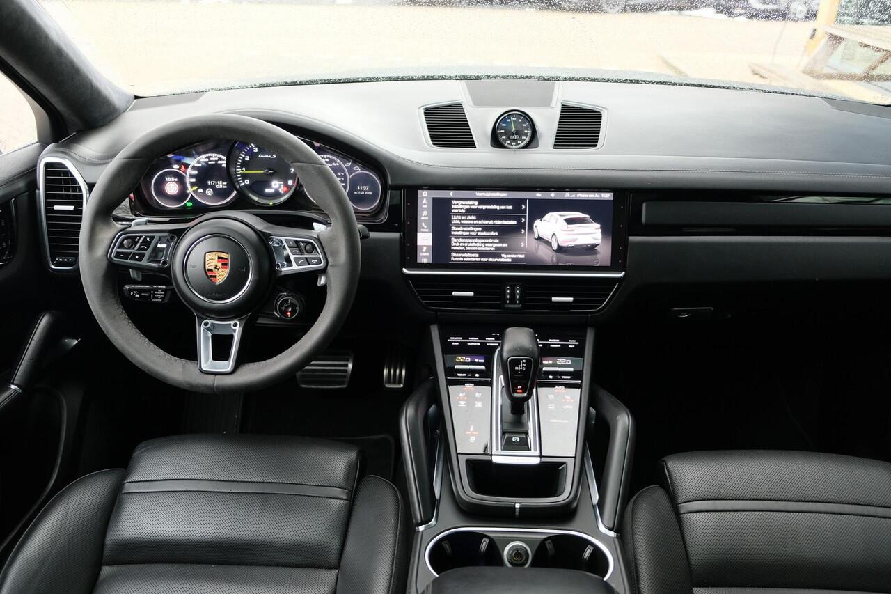 Porsche CAYENNE Coupé 4.0 V8 Turbo S 680pk E-Hybrid Panoramadak Keramisch *BTW* Massage Trekhaak Stoelkoeling Luchtvering