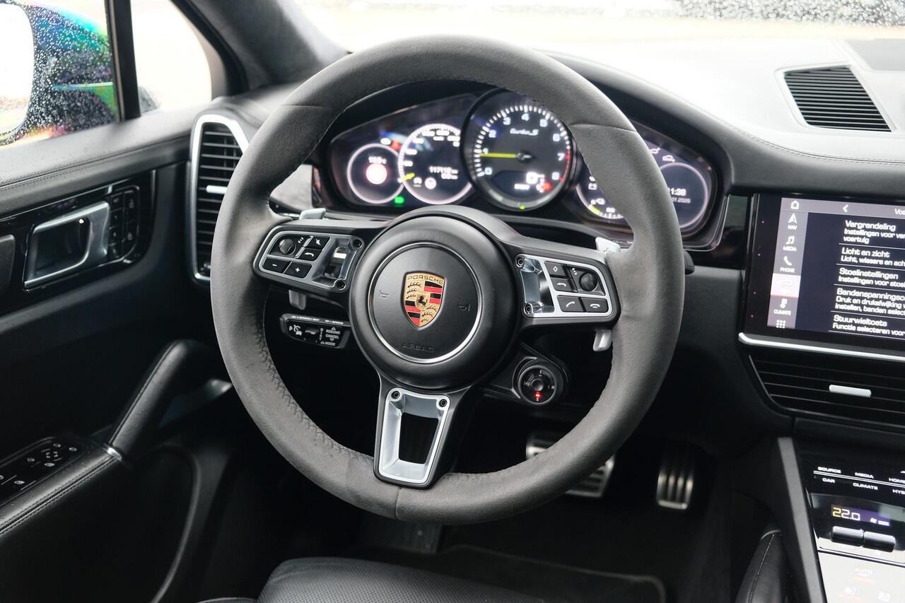 Porsche CAYENNE Coupé 4.0 V8 Turbo S 680pk E-Hybrid Panoramadak Keramisch *BTW* Massage Trekhaak Stoelkoeling Luchtvering