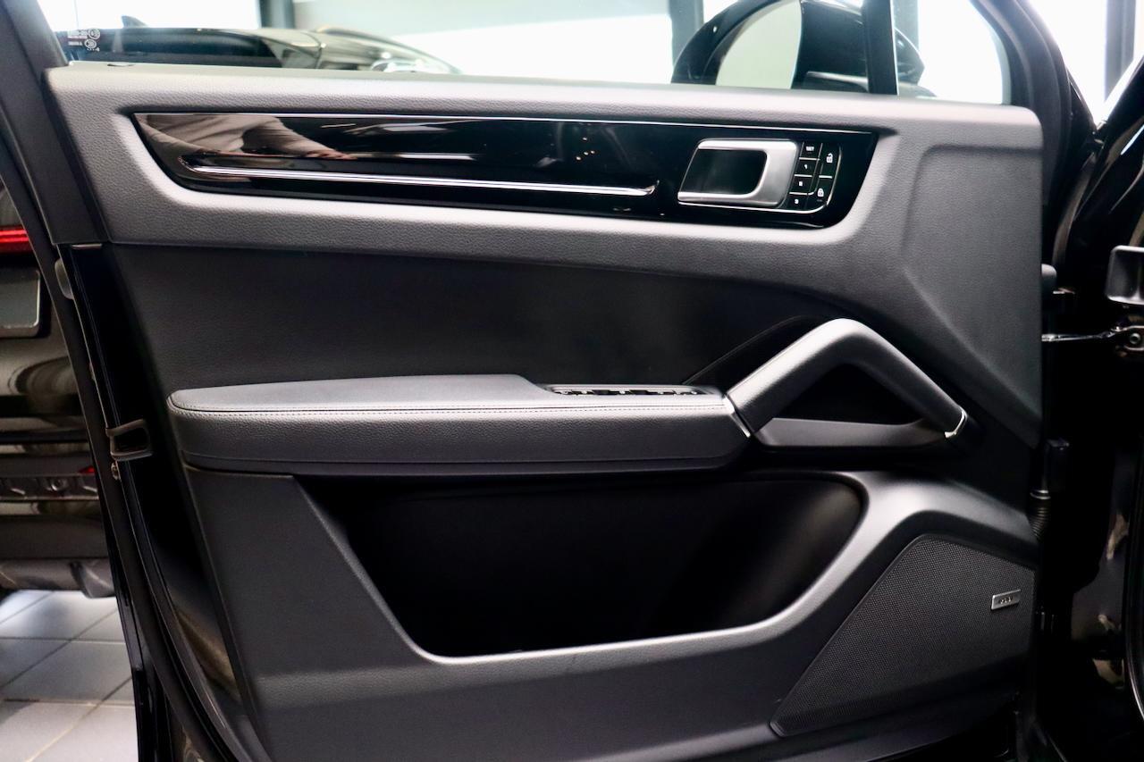 Porsche CAYENNE Coupé 3.0 E-Hybrid|PSCB|SoftCl|18weg|Sport Chrono