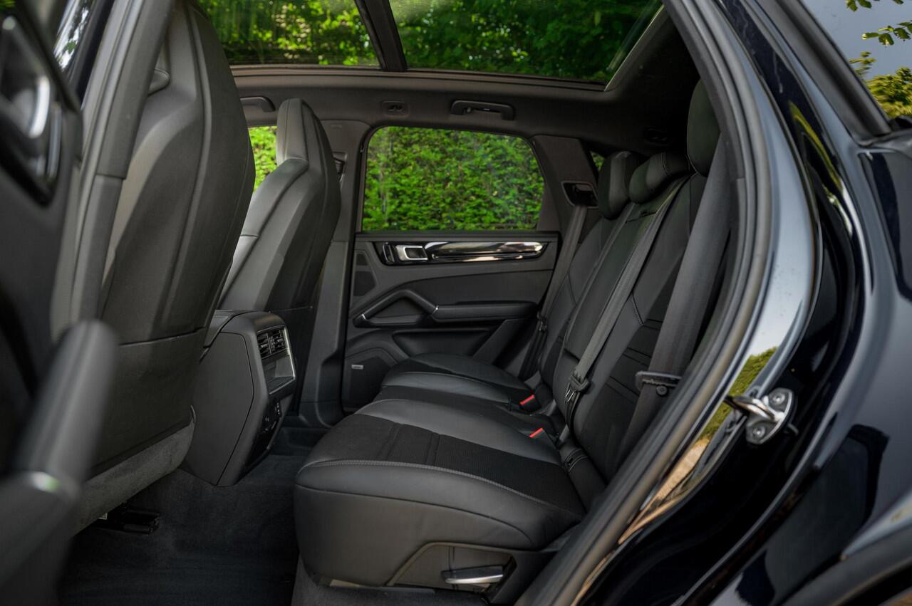 Porsche CAYENNE E-Hybrid SportDesign | 22inch | StoelClimate | BOSE | SportUitl