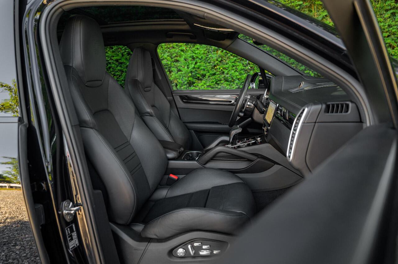 Porsche CAYENNE E-Hybrid SportDesign | 22inch | StoelClimate | BOSE | SportUitl