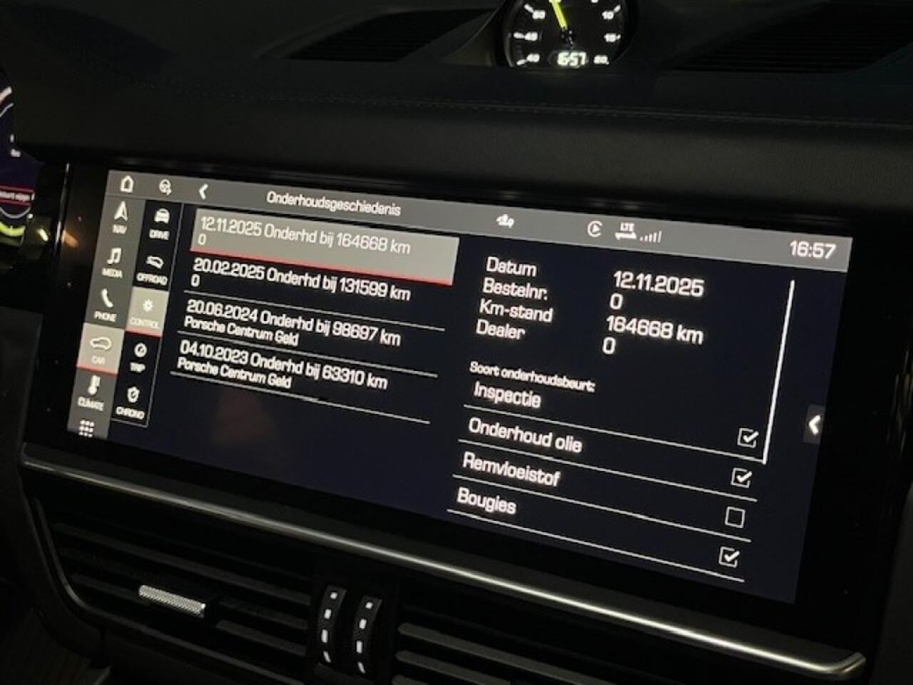 Porsche CAYENNE COUPÃ 3.0 E-HYBRID - ORG. NL. - SPORT CHR. - PANO - 4-WIELST. - 22 INCH