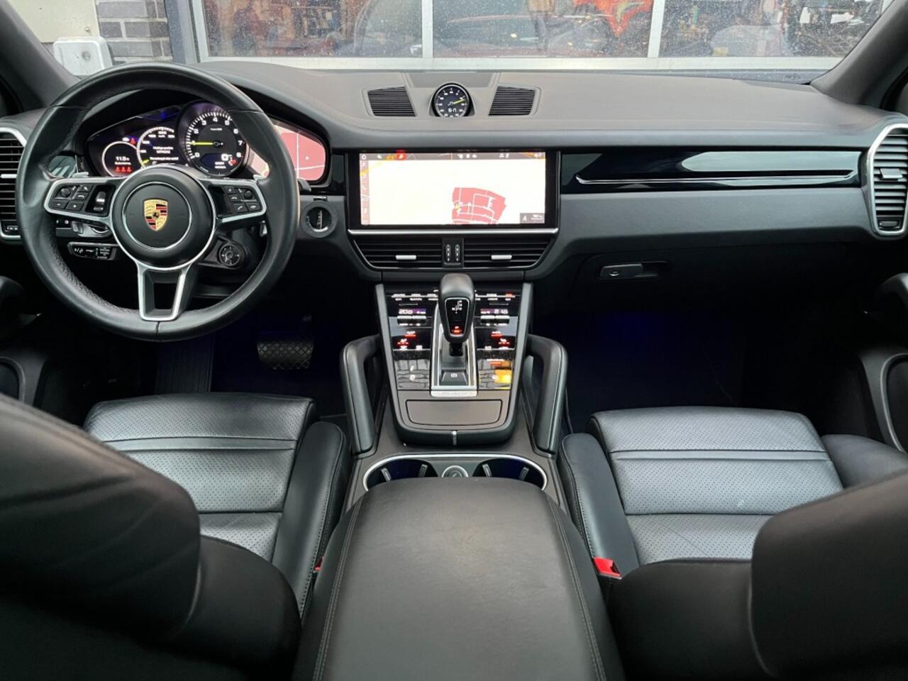 Porsche CAYENNE COUPÃ 3.0 E-HYBRID - ORG. NL. - SPORT CHR. - PANO - 4-WIELST. - 22 INCH