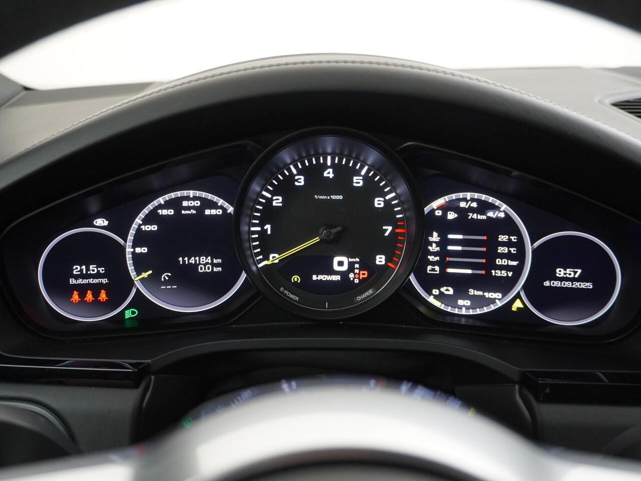 Porsche CAYENNE Coupé 3.0 E-Hybrid Panoramadak | 1e Eigenaar | Dealer onderhouden | 360 Camera