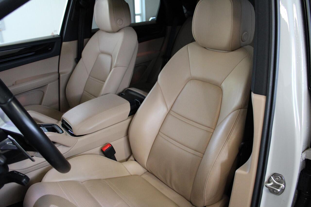 Porsche CAYENNE Coupé 3.0 E-Hybrid Sport Chrono - Panorama - Matrix - Trekhaak