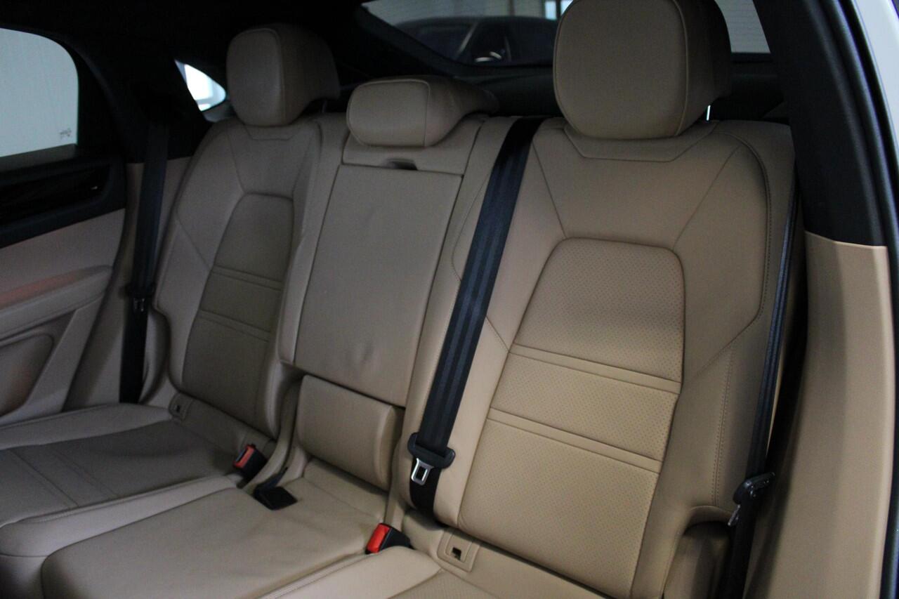 Porsche CAYENNE Coupé 3.0 E-Hybrid Sport Chrono - Panorama - Matrix - Trekhaak