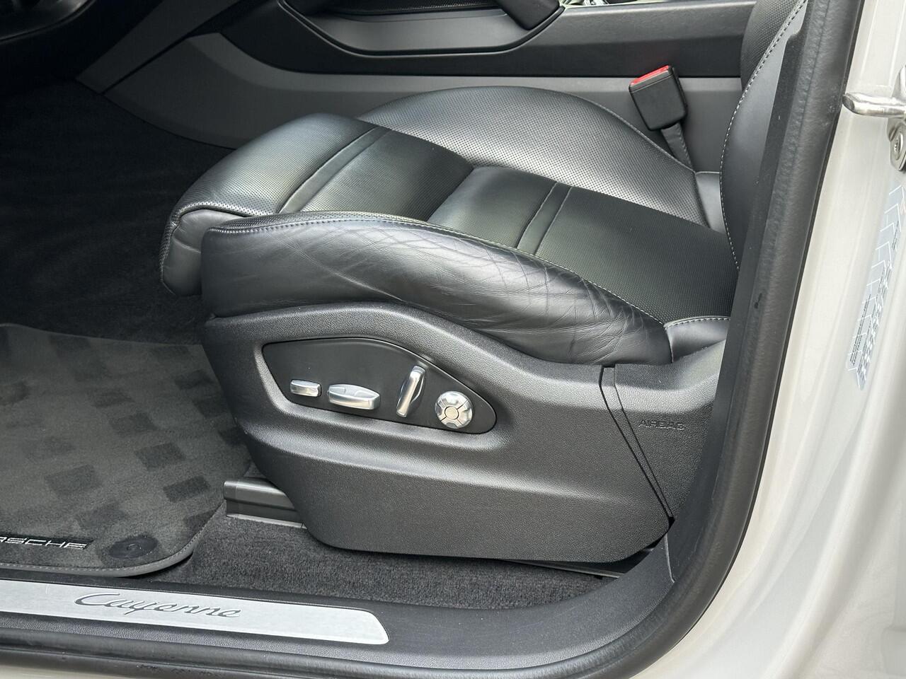 Porsche CAYENNE 3.0 E-Hybrid | NL-Auto/Plug-in/1e eign./Voll.Historie/Pano-schuifdak/BOSE/Luchtvering/22-inch/Softclose/Massage