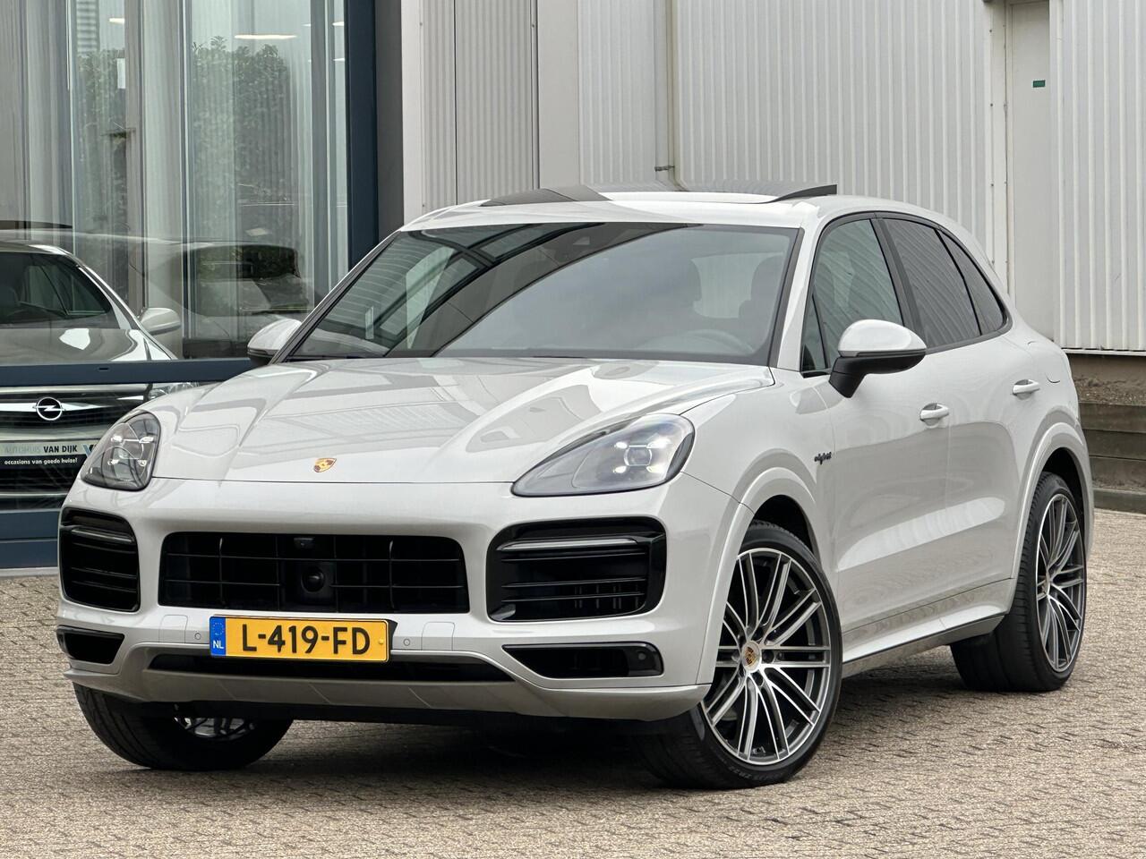 Porsche CAYENNE 3.0 E-Hybrid | NL-Auto/Plug-in/1e eign./Voll.Historie/Pano-schuifdak/BOSE/Luchtvering/22-inch/Softclose/Massage