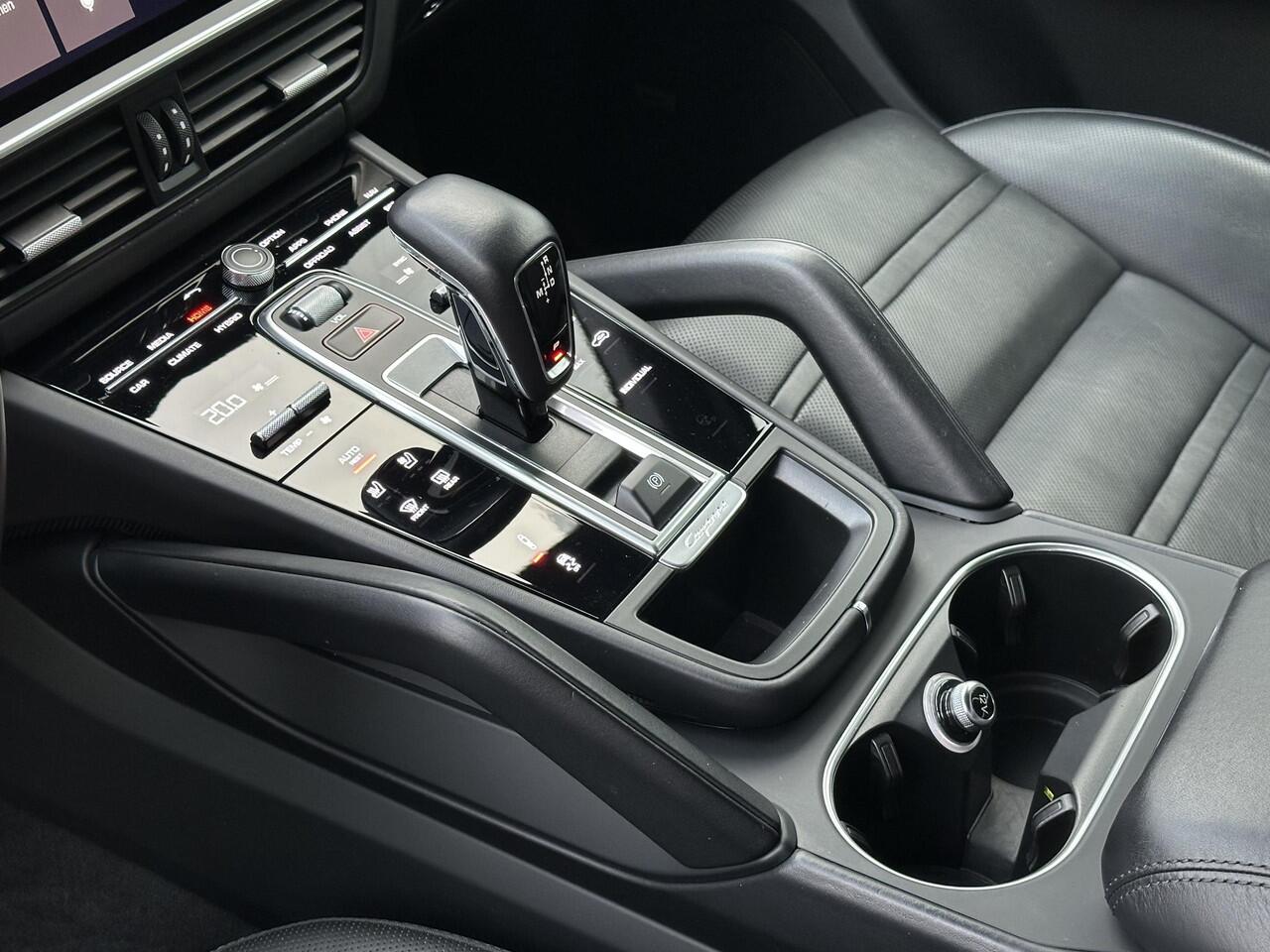 Porsche CAYENNE 3.0 E-Hybrid | NL-Auto/Plug-in/1e eign./Voll.Historie/Pano-schuifdak/BOSE/Luchtvering/22-inch/Softclose/Massage