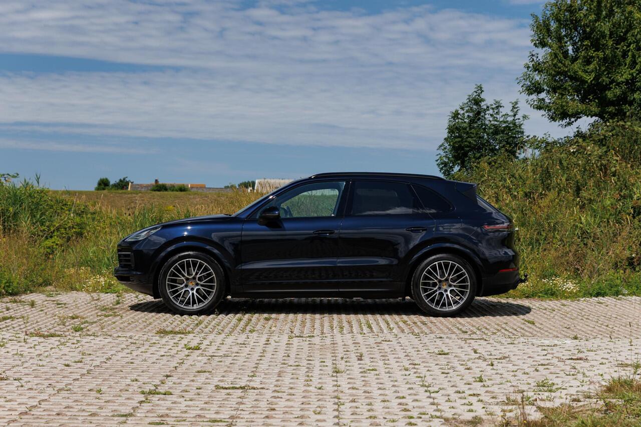 Porsche CAYENNE 3.0 E-Hybrid Platinum Edition / NL-Auto / Volledig Porsche-Onderhoud / BTW-Verrekenbaar / AWD / Vol-Leder / Elektr.-Panodak / Adaptieve Cruise-Control / Electronic Climate-Control / Stoel-/Stuurverwarming / Elektr.-Stoelen met Geheugen / Elektr.-Achterkle