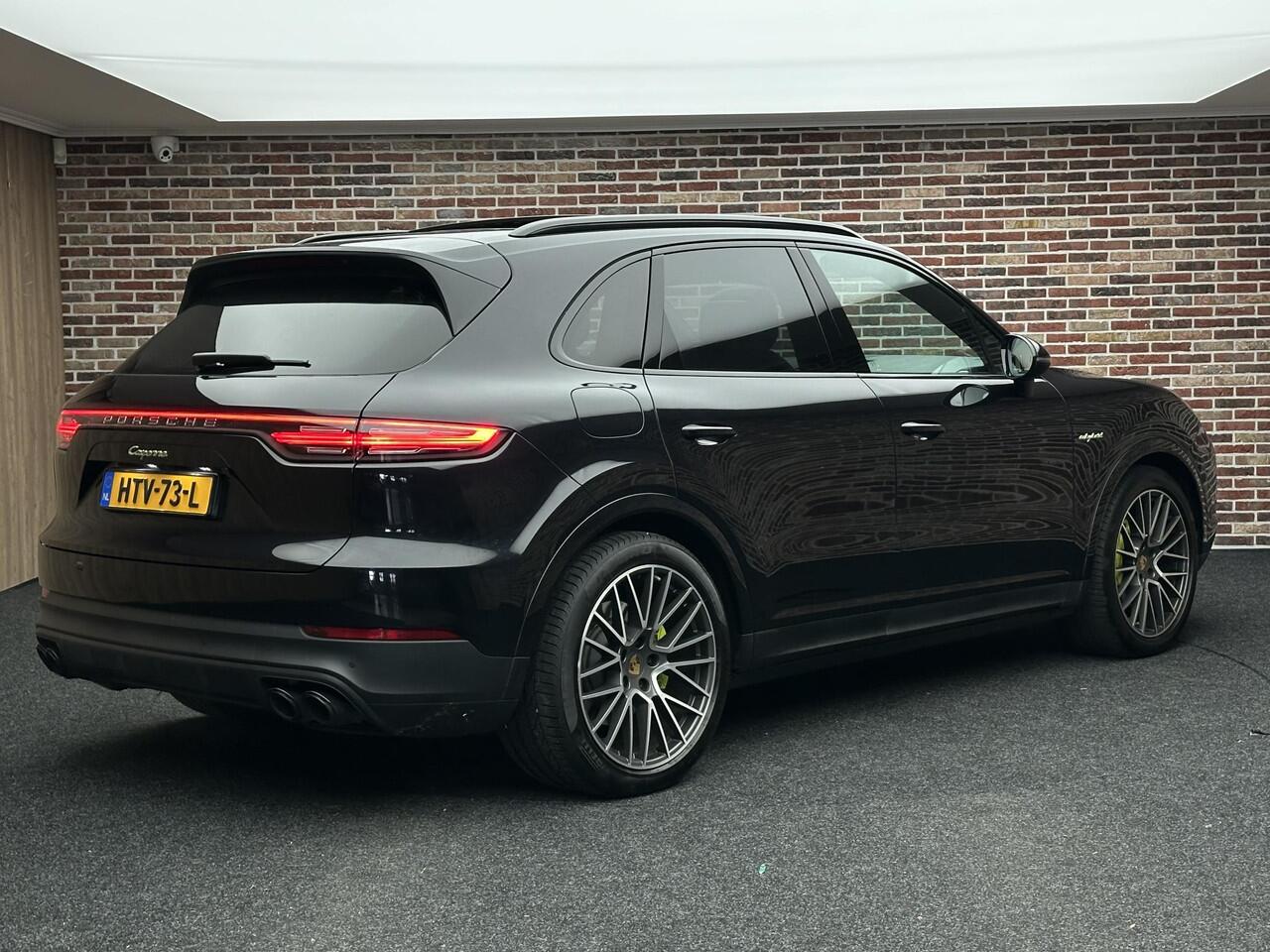 Porsche CAYENNE 3.0 E-Hybrid Pano Trekhaak Porsche Aproved Garantie Sport Uitlaat!