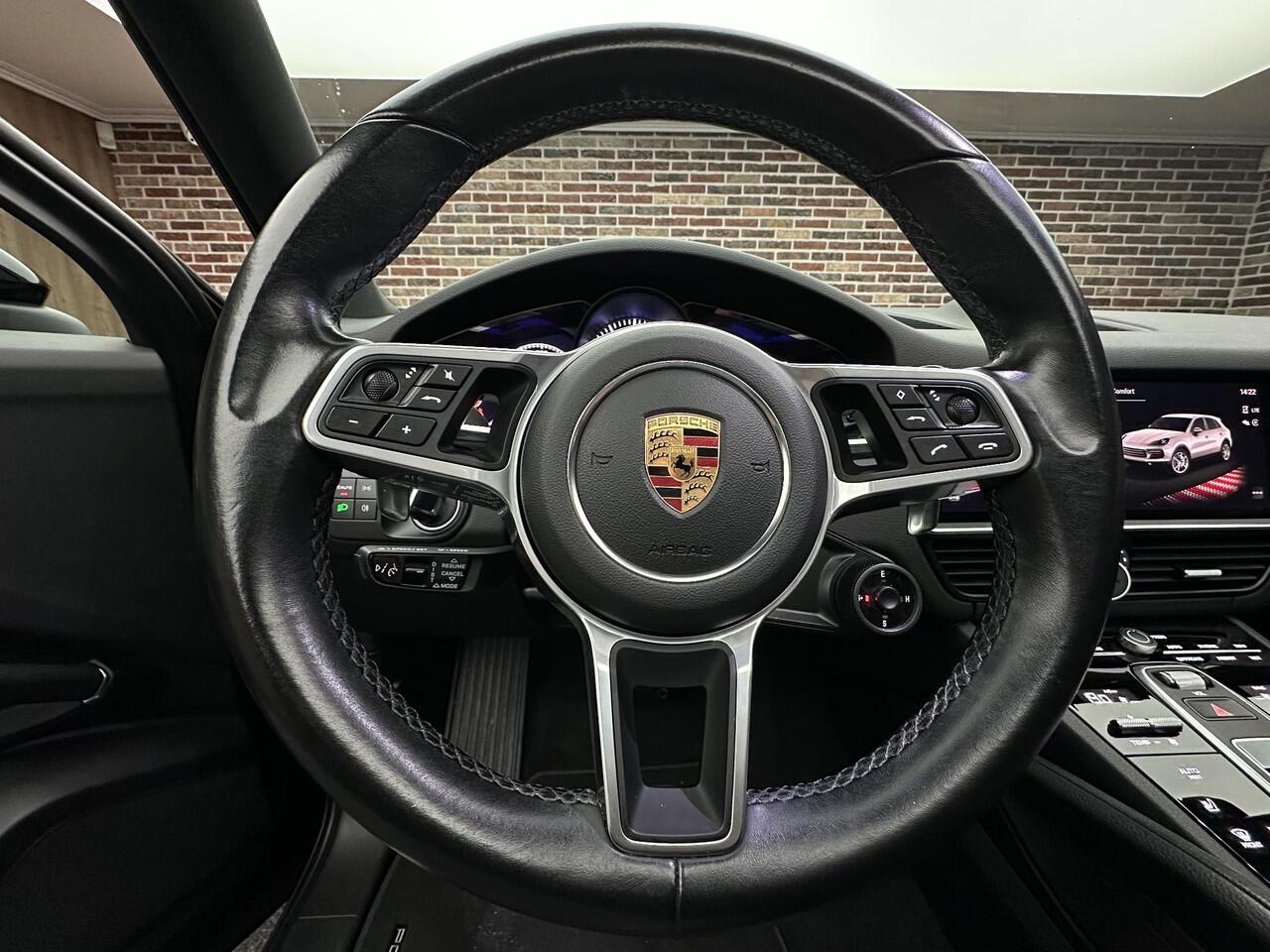 Porsche CAYENNE 3.0 E-Hybrid Pano Trekhaak Porsche Aproved Garantie Sport Uitlaat!