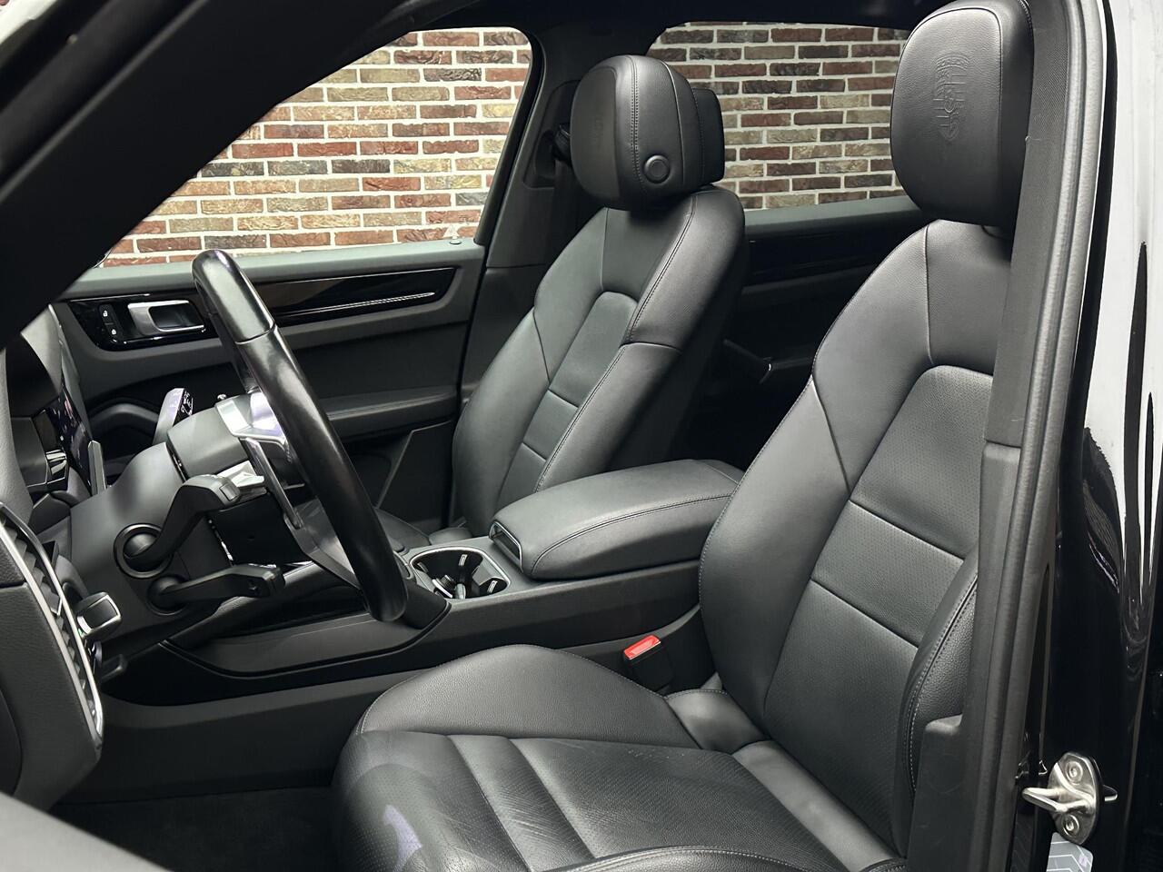 Porsche CAYENNE 3.0 E-Hybrid Pano Trekhaak Porsche Aproved Garantie Sport Uitlaat!