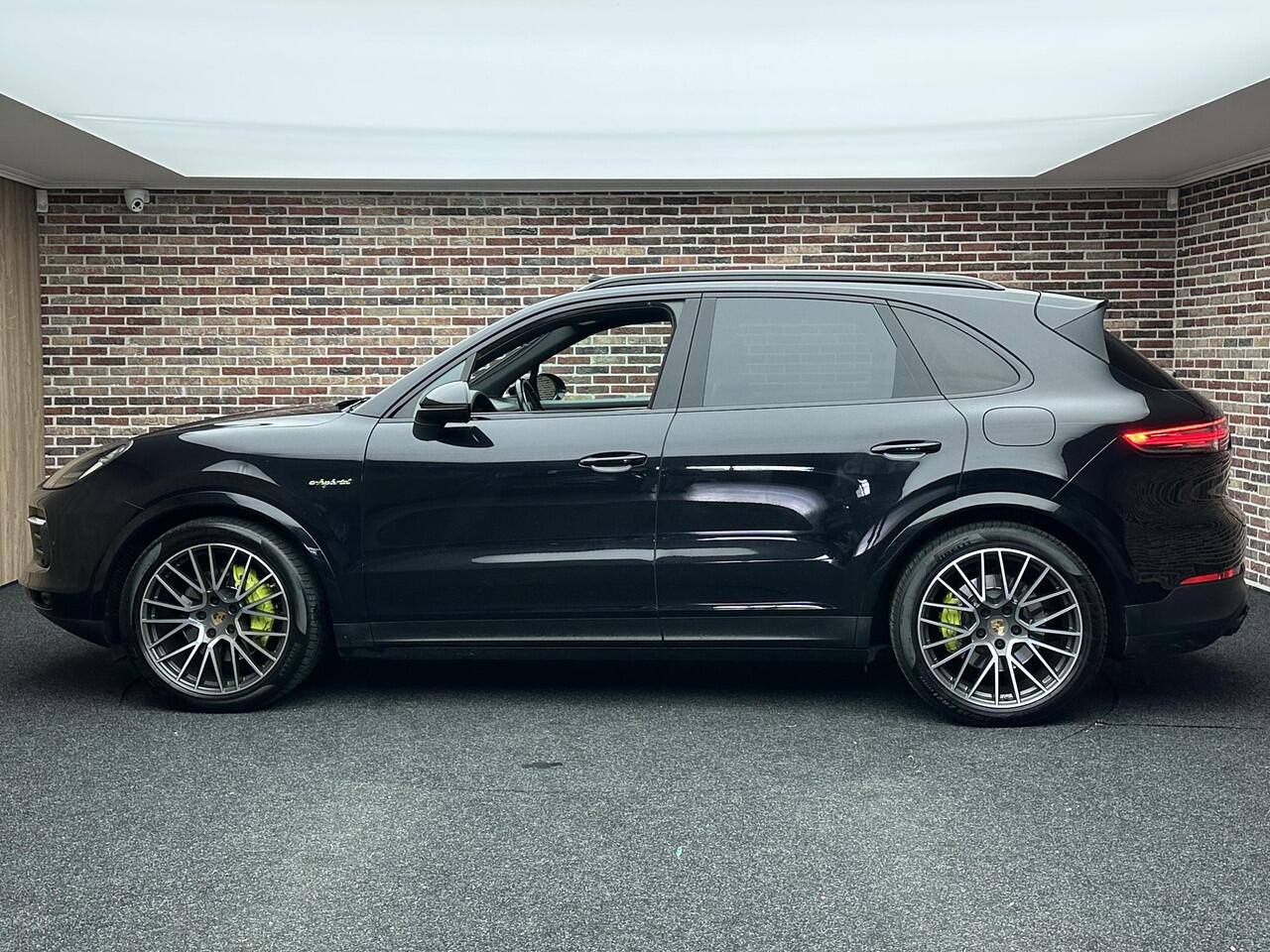 Porsche CAYENNE 3.0 E-Hybrid Pano Trekhaak Porsche Aproved Garantie Sport Uitlaat!