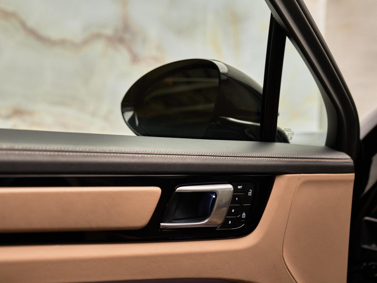 Porsche CAYENNE Coupé 4.0 GTS, pano, 4W-best., Burmester, PASM, InnoDrive, PDLS+, keyless, sp.chrono, NP272k