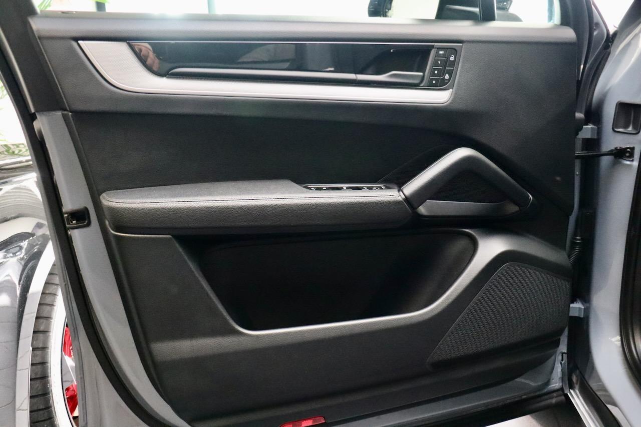 Porsche CAYENNE Coupé 3.0 E-Hybrid Artic|PANO|22inch|Display