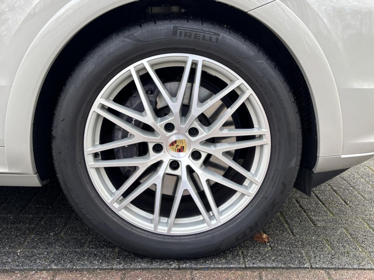 Porsche CAYENNE 3.0 E-Hybrid MY24 Burmester Sport Design Massage