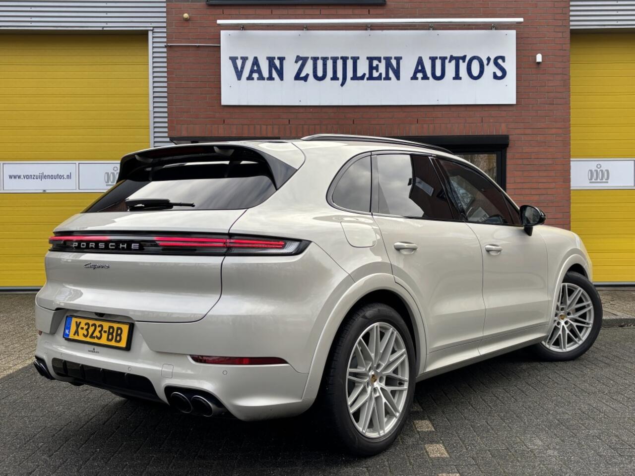 Porsche CAYENNE 3.0 E-Hybrid MY24 Burmester Sport Design Massage