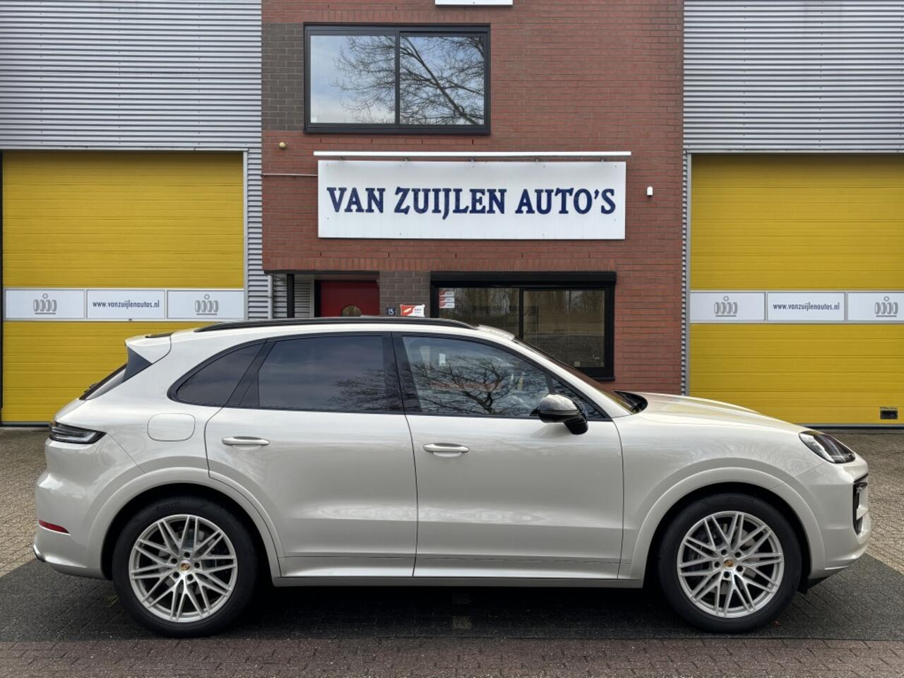 Porsche CAYENNE 3.0 E-Hybrid MY24 Burmester Sport Design Massage