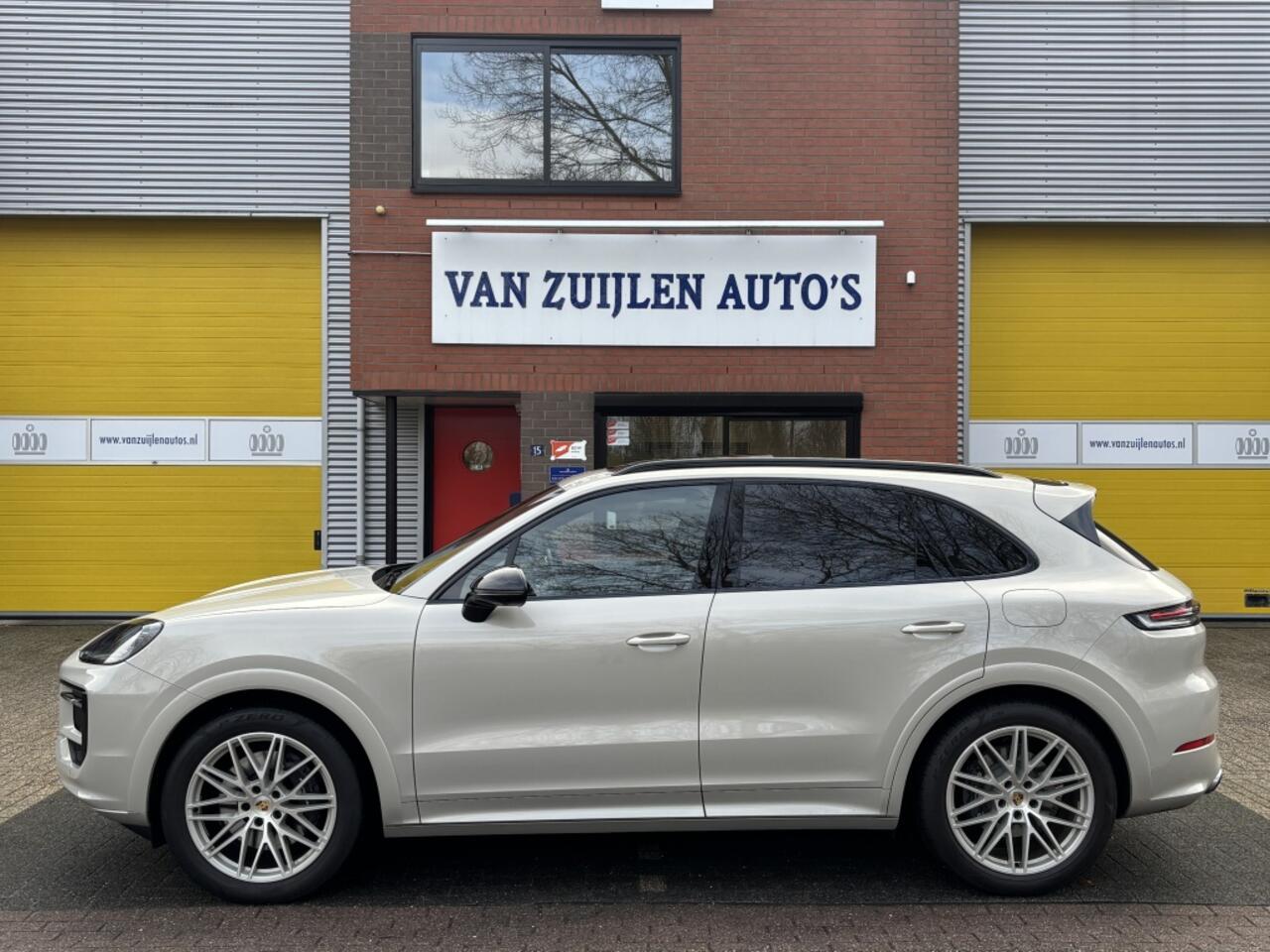 Porsche CAYENNE 3.0 E-Hybrid MY24 Burmester Sport Design Massage