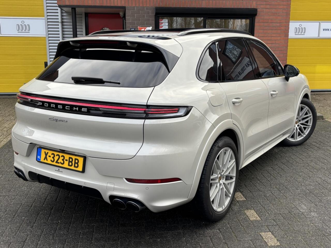Porsche CAYENNE 3.0 E-Hybrid MY24 Burmester Sport Design Massage