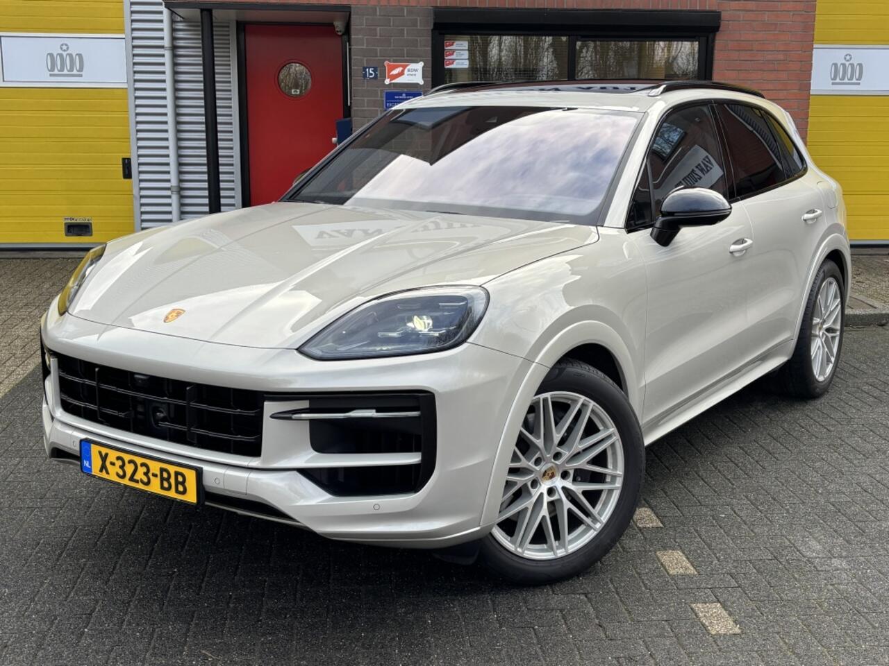 Porsche CAYENNE 3.0 E-Hybrid MY24 Burmester Sport Design Massage