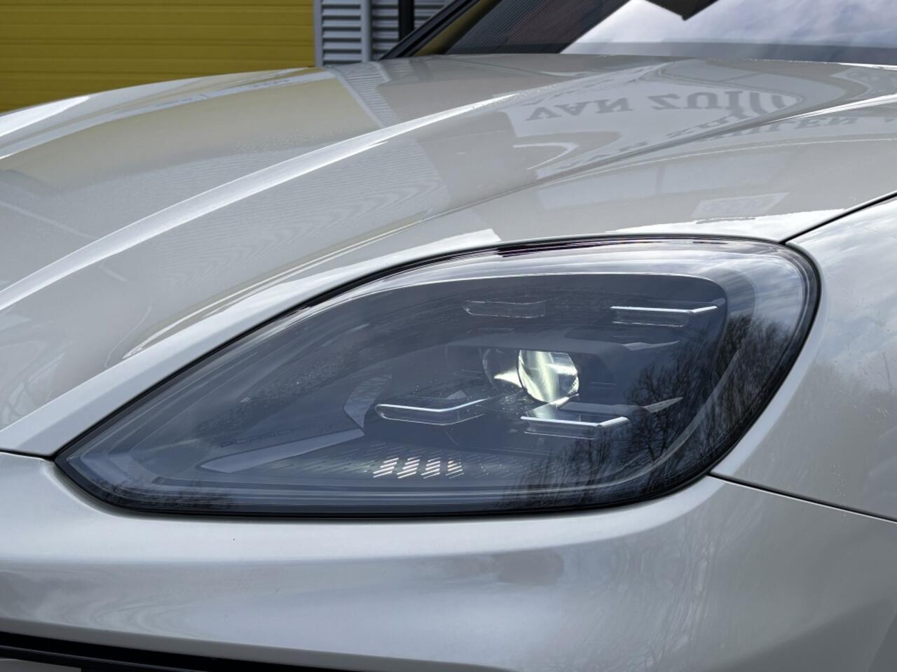 Porsche CAYENNE 3.0 E-Hybrid MY24 Burmester Sport Design Massage