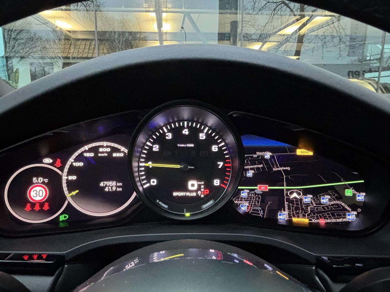 Porsche CAYENNE Coupé 3.0 E-Hybrid Chrono | Sportuitlaat | Panorama | 360 camera | Head-up