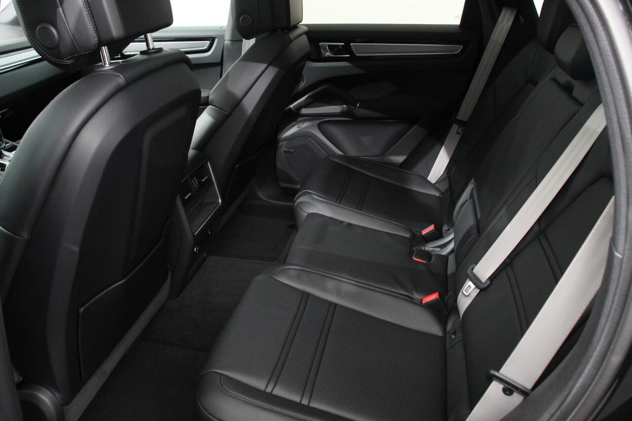 Porsche CAYENNE Coupé 3.0 E-Hybrid 476pk Platinum Edition | Leder | Panorama dak | Luchtvering | Comfortstoelen Electrisch | Navigatie | Climate Control