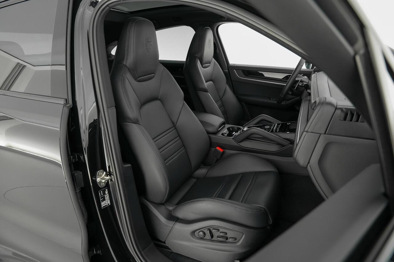 Porsche CAYENNE Coupé 3.0 470pk E-Hybrid |BTW-auto|panoramadak|passenger display|achteras besturing|Burmester|memory|standkachel|sport design|sport chrono|18-voudig|HUD|PDLS|luchtvering|sportuitlaat|21" lichtmetalen velgen|