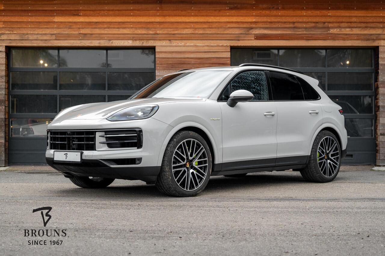 Porsche CAYENNE 3.0 E-Hybrid 470pk | Krijt | 22" | Lucht | InnoDrive | BOSE | SoClo
