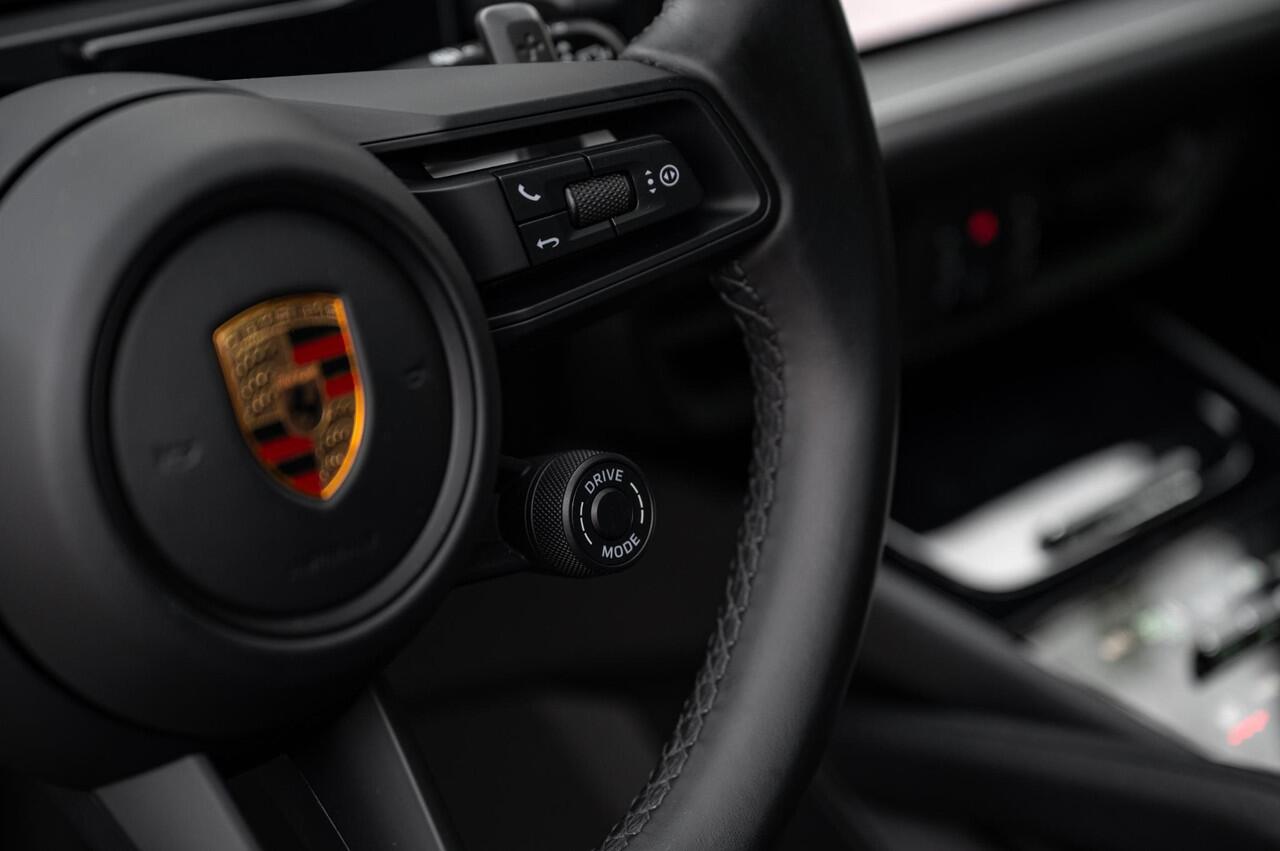 Porsche CAYENNE 3.0 E-Hybrid 470pk | Krijt | 22" | Lucht | InnoDrive | BOSE | SoClo