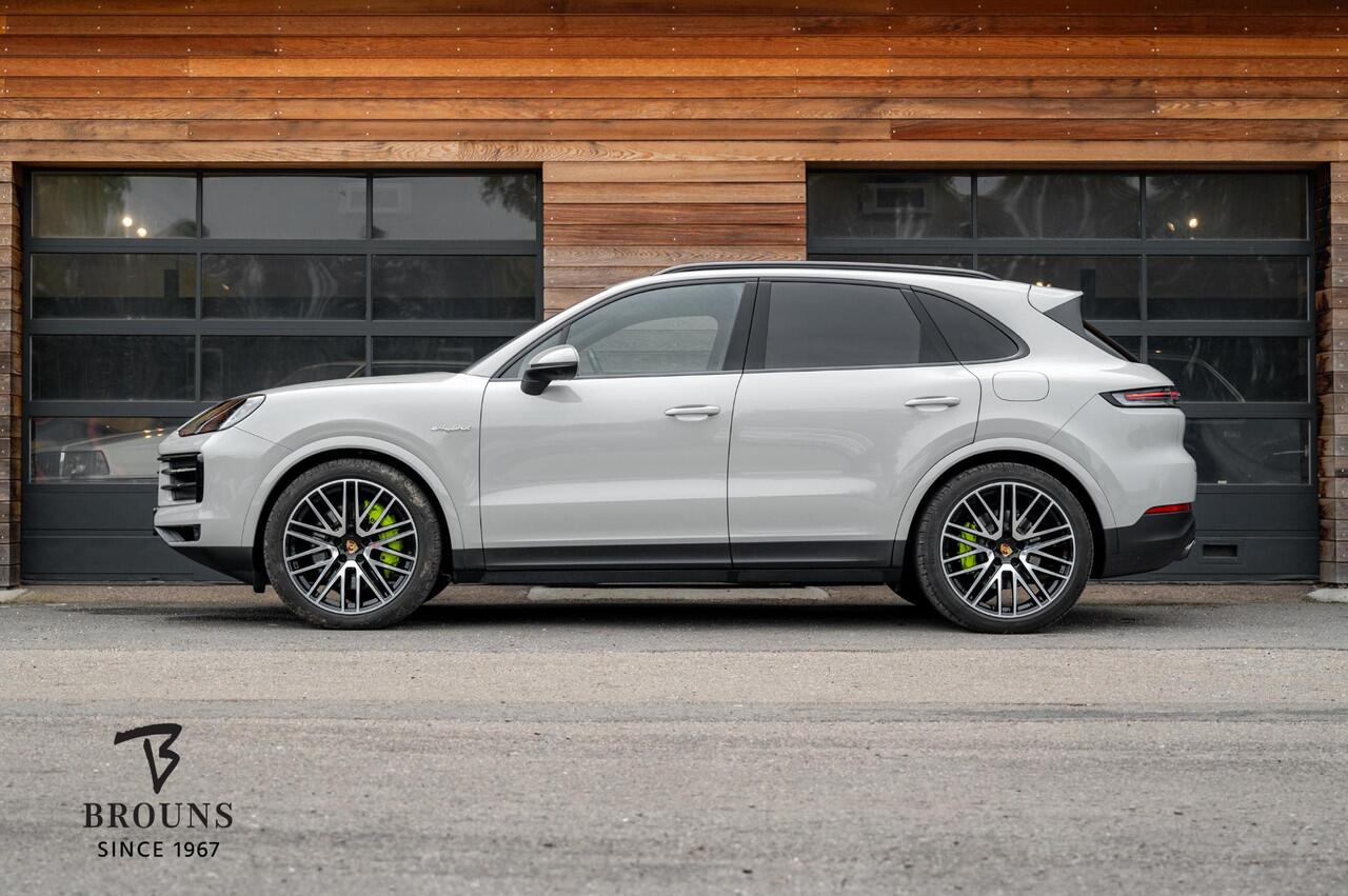 Porsche CAYENNE 3.0 E-Hybrid 470pk | Krijt | 22" | Lucht | InnoDrive | BOSE | SoClo