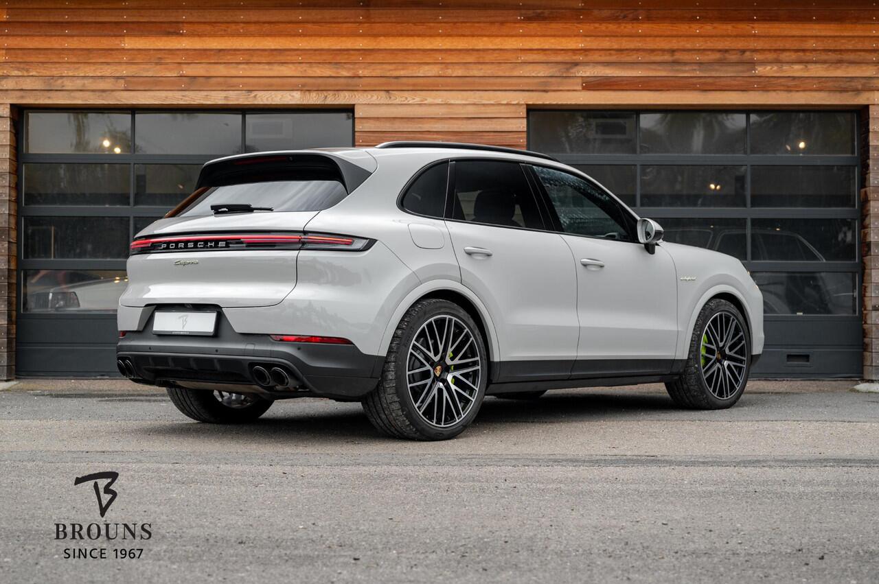 Porsche CAYENNE 3.0 E-Hybrid 470pk | Krijt | 22" | Lucht | InnoDrive | BOSE | SoClo