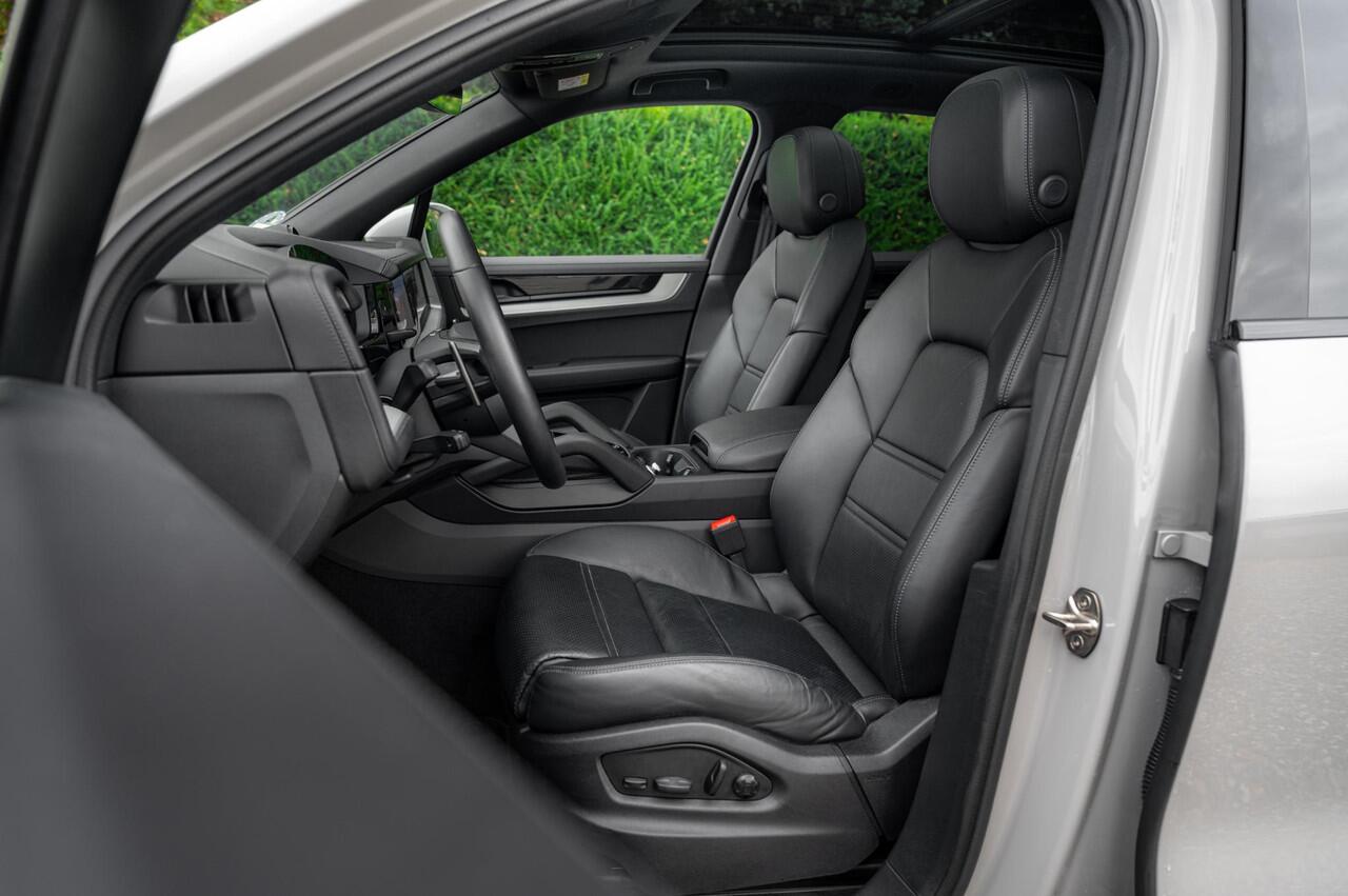 Porsche CAYENNE 3.0 E-Hybrid 470pk | Krijt | 22" | Lucht | InnoDrive | BOSE | SoClo