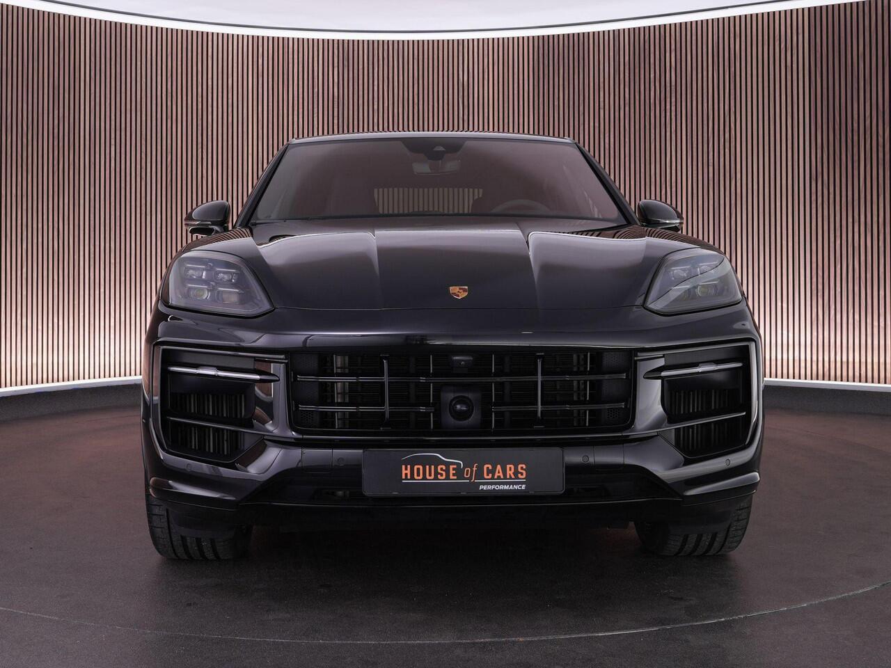 Porsche CAYENNE Coupé 3.0 E-Hybrid |pas.display|achteras besturing|carbon ext|softclose|BTW|pano|Bose|18-voudig|sport chrono|HUD|memory|BLIS|360|22"|