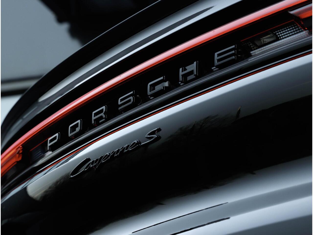 Porsche CAYENNE Coupé S e-Hybrid 520PK | Achterasbesturing | Pano | Softclose | SportChronoPlus