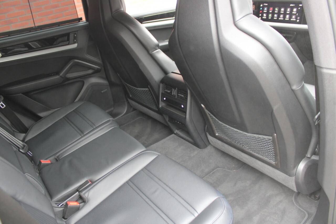 Porsche CAYENNE 3.0 E-Hybrid | Sport Chrono | Matrix-Led | 360 | 21 Inch | Pano
